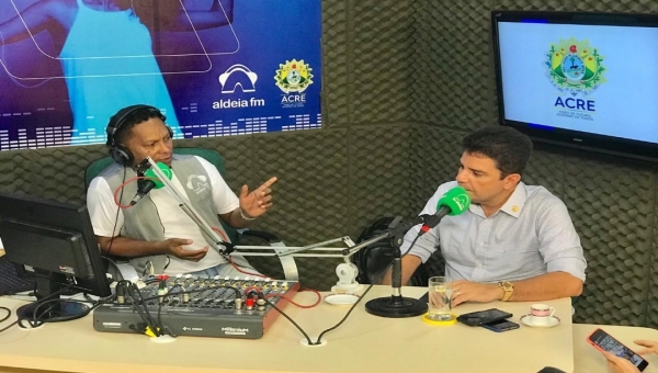 No rádio, Gladson diz que não sabe com exatidão o "tamanho do rombo" que herdou do governo anterior